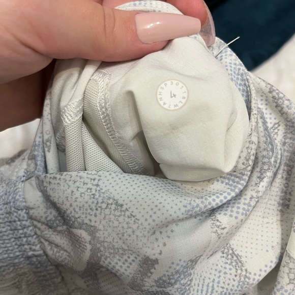 LULULEMON spring break away shorts - Picture 5 of 5